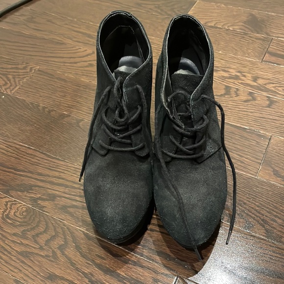 Aldo Black Suede Wedges, Size 8 - Picture 2 of 4